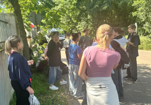 Uczniowie podczas akcji