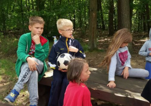 dzieci podczas pikniku