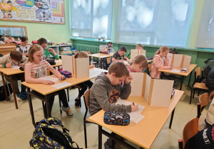 Uczniowie klas 1-3 podczas konkursu