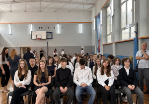 Uczniowie podczas uroczystości
