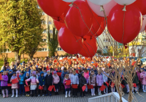 Wspólne śpiewanie hymnu 11:11