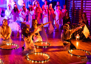 Uczniowie podczas przedstawienia