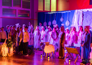 Uczniowie podczas przedstawienia