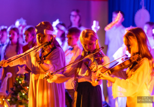 Uczniowie podczas przedstawienia