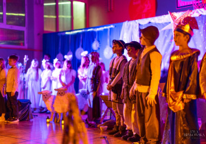 Uczniowie podczas przedstawienia