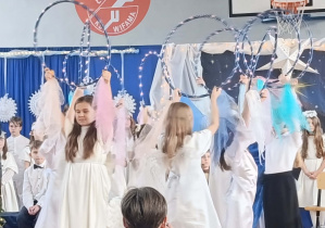 Uczniowie podczas przedstawienia