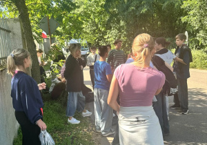 Uczniowie podczas akcji