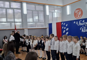 Uczniowie pierwszych klas podczas ślubowania
