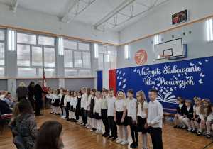 Uczniowie pierwszych klas podczas ślubowania