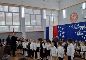Uczniowie pierwszych klas podczas ślubowania
