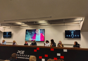 W sali konferencyjnej